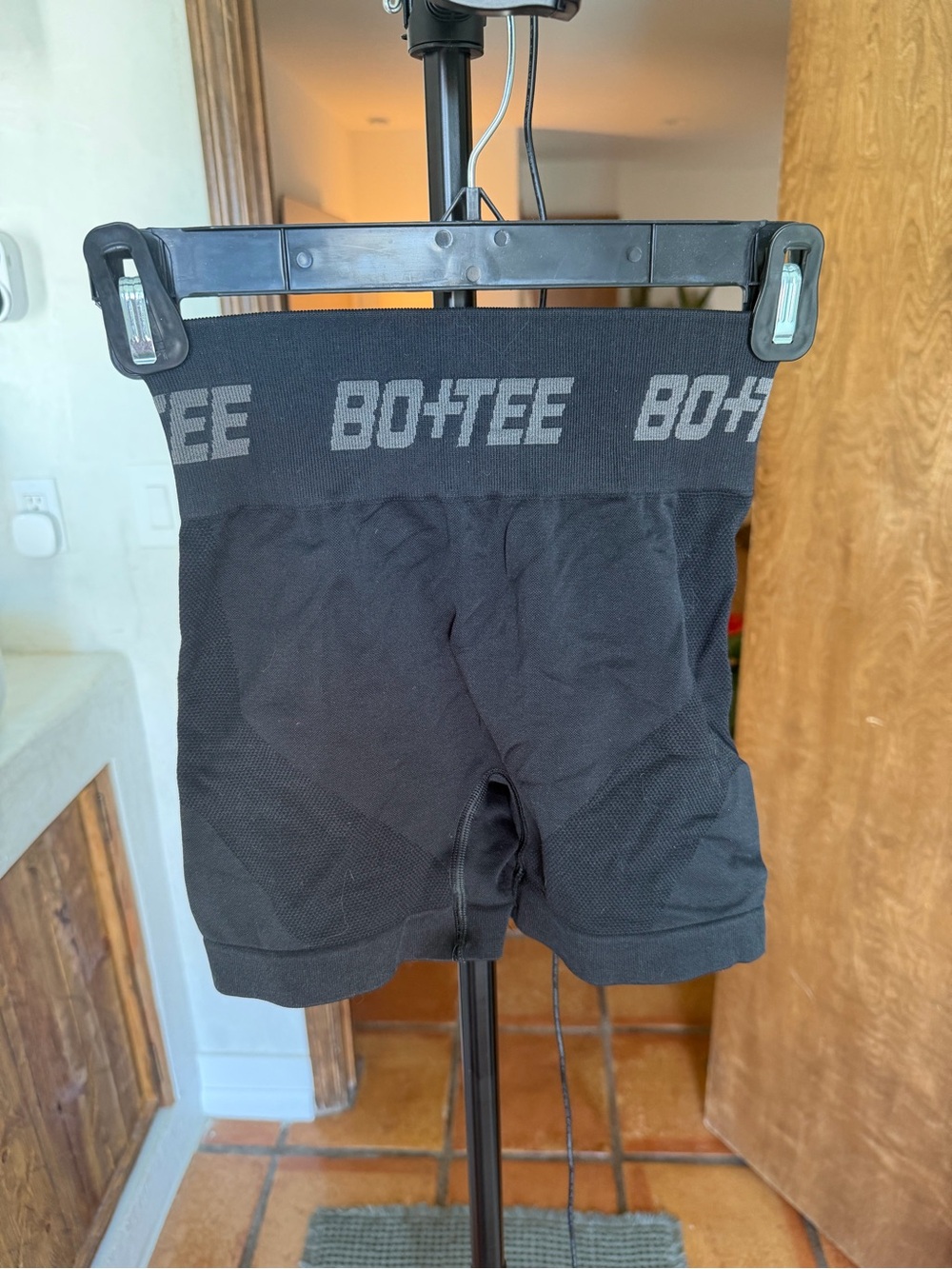 BO+TEE Women's Black Seamless High-Waist Bike Shorts